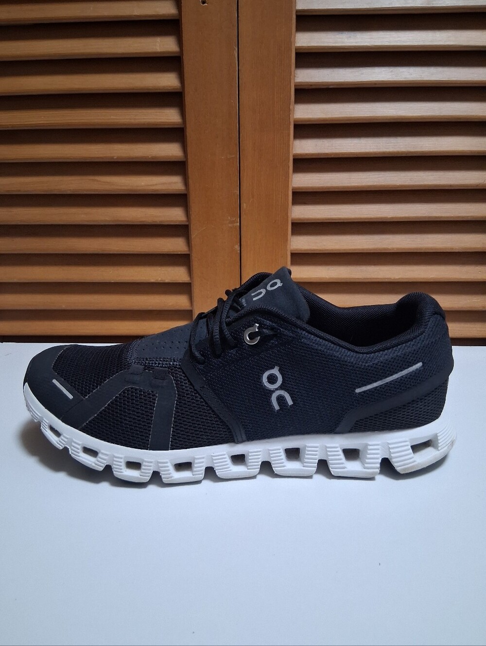 On Cloud 5 Black/White Women's Running Shoe * Size: 8.5